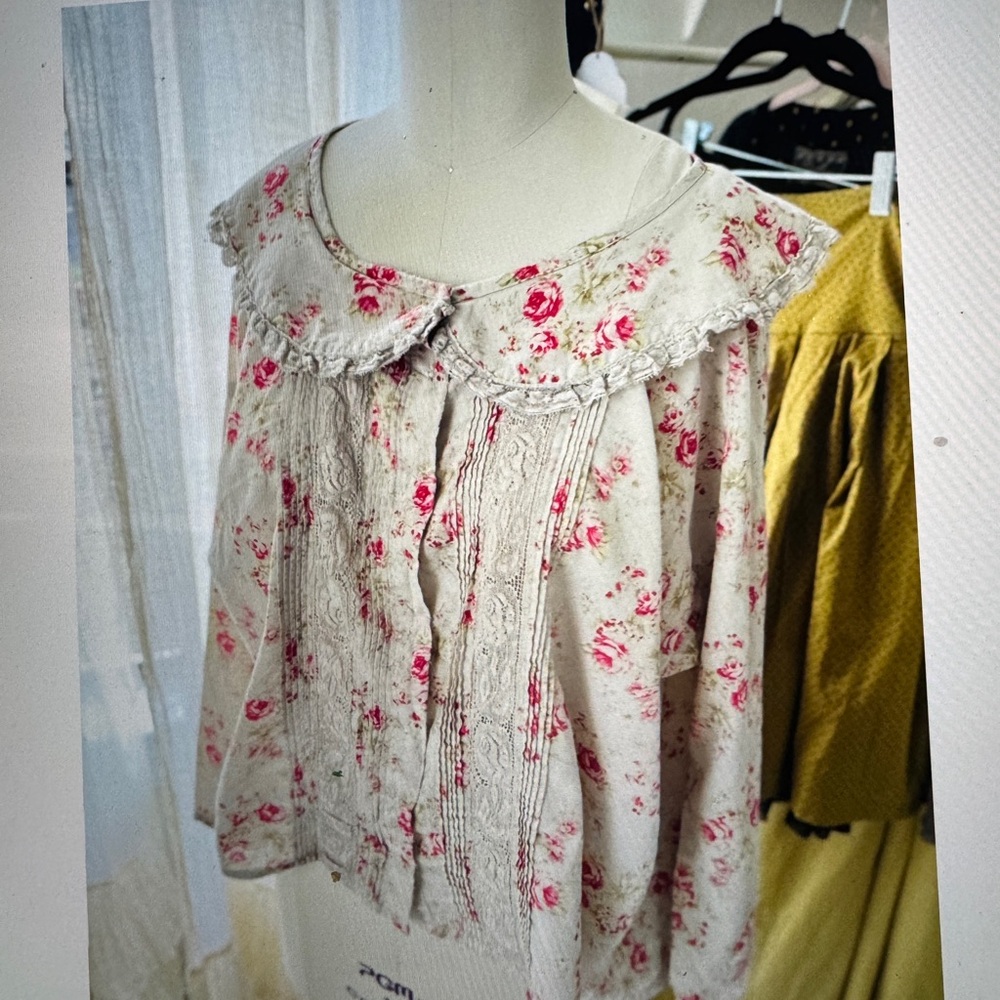 Magnolia Pearl Ana Lucia Blouse
1276- cottage